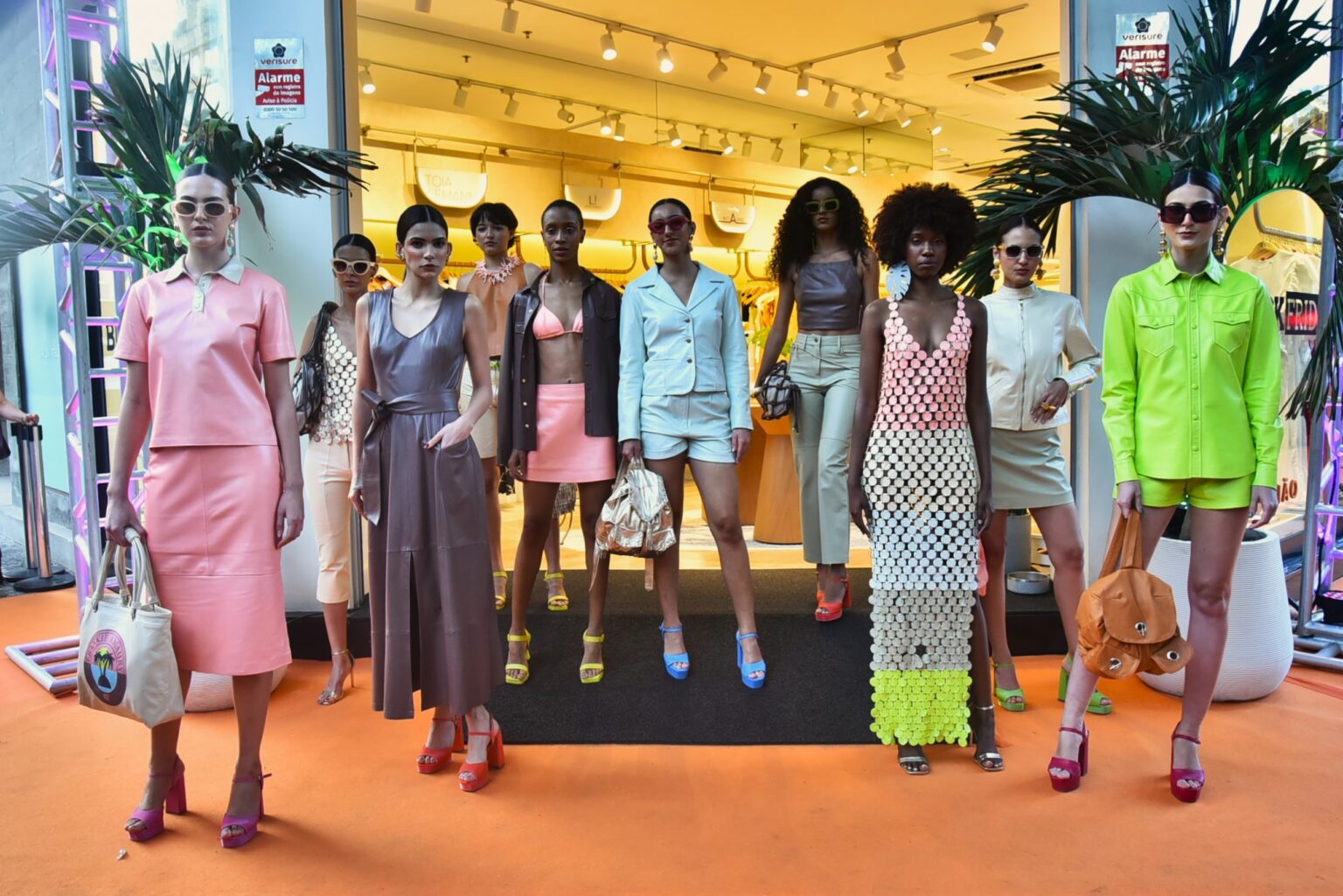 Toia Lemann arma desfile  descontraído em Ipanema