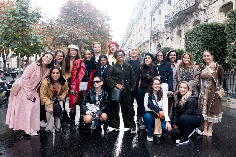 Influenciadoras na capital francesa  conferem tendências de beleza